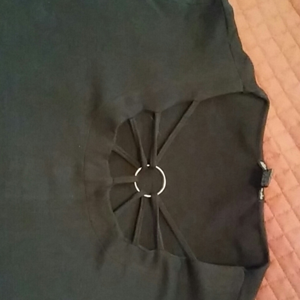 Black pullover top
